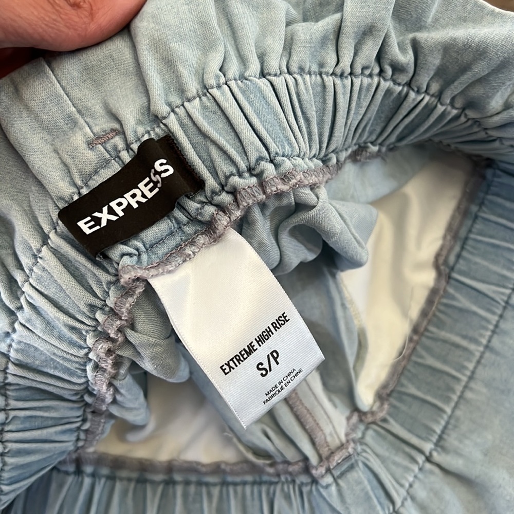 2 Express Shorts - Picture 16 of 16